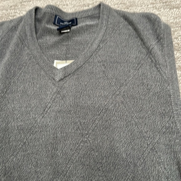 Men’s Gray Sweater Vest - Picture 2 of 3